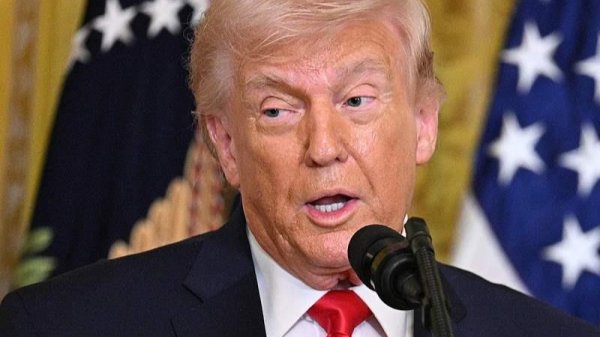 伊朗高级官员称不会为暂时停火而重新开放霍尔木兹海峡