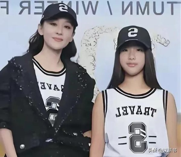 与罗晋分手后，转头嫁大19岁富商，生龙凤胎回归家庭，今生活如何