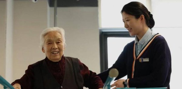 我在北京做养老服务｜“00后”养老护理员和她的“第二个家”